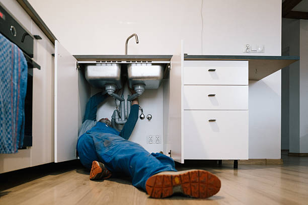 Professional Leak Detection technician working in Lithia, FL
